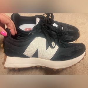 Women Size 8.5 New Balance 327
